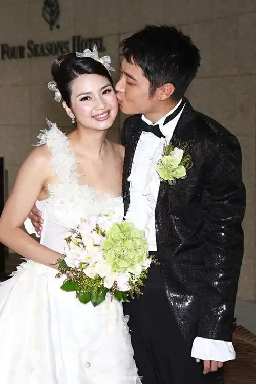 被李嘉欣骂"蠢女人"的洪欣,打醒了多少为爱痴狂的女孩?