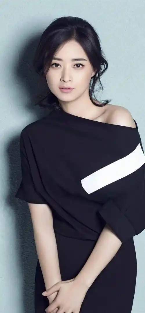 蒋欣(xin jiang)是中国大陆的一位演员,出生于1983年5月8日,出生地为