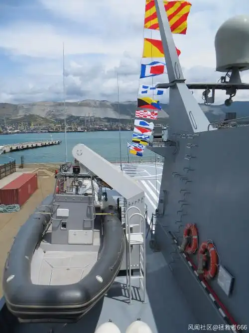 相关资料:22160型巡逻舰的特点是采用模块化设计概念,允许更换武器和