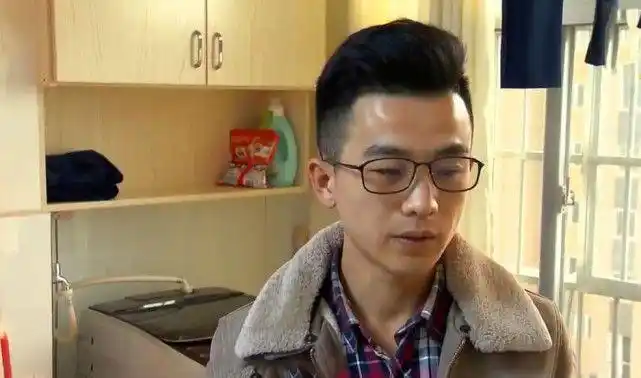 妻子去年中秋回来了一趟,把女儿带走了,也就是这段时间,王涛怀疑妻子