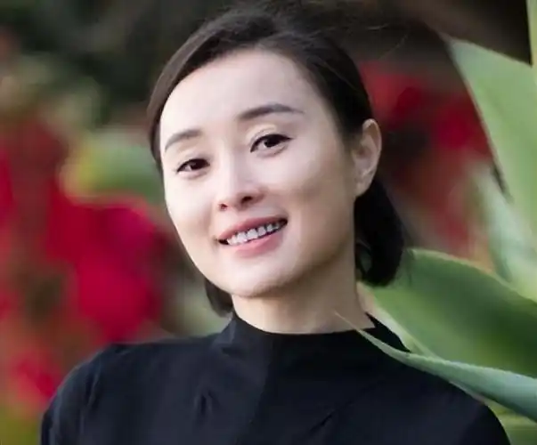 吴越:5年青春打了水漂,前男友陈建斌结婚16年后,她仍旧单身一人