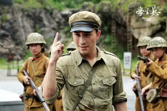 青春战争剧学生兵热播小张铎重返18岁