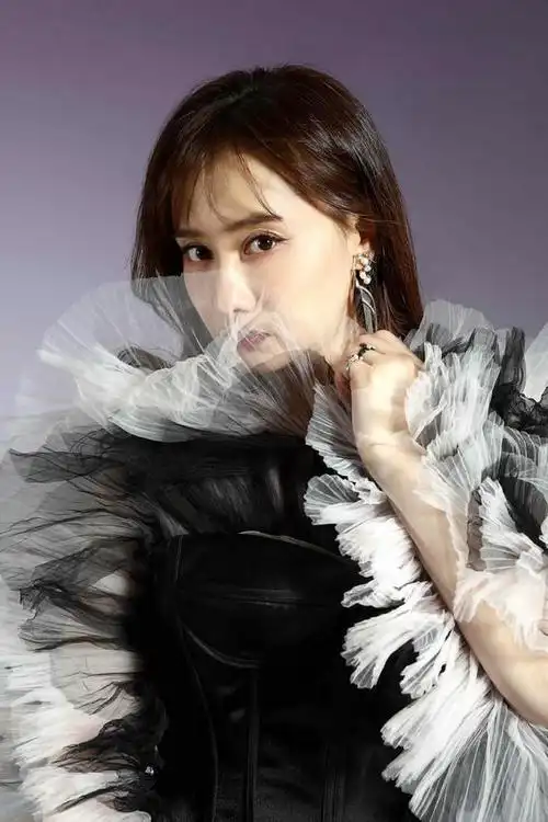 陈德容全新风格时尚写真曝光 未来事业新动向令人期待_网易订阅