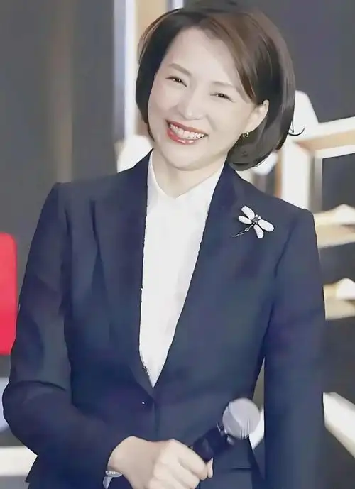 董卿消失七年生二胎办宴席?现状曝光,打扮朴素且低调