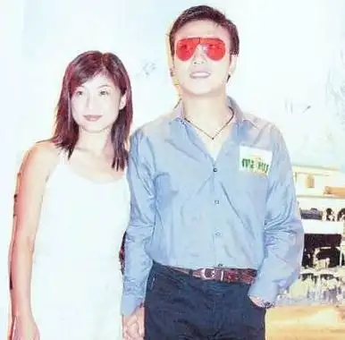 钱小豪的第二任妻子就是邱倩鸣,可以说邱倩鸣在娱乐圈中却是一股清流.