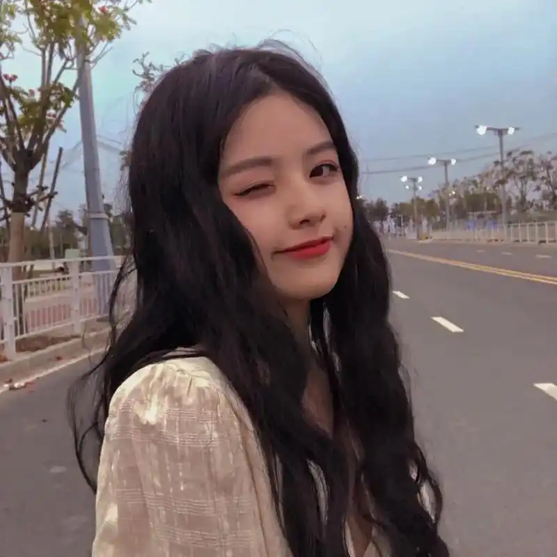 女生头像推荐 #希望秋天的风可以带走夏天的烦恼 @川葵.  - 抖音