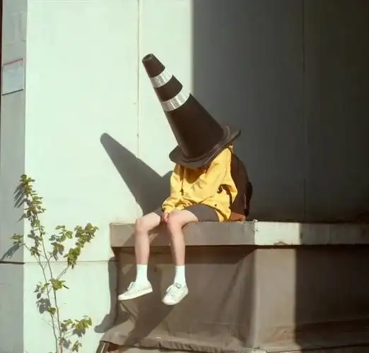 搞怪自闭女生头像