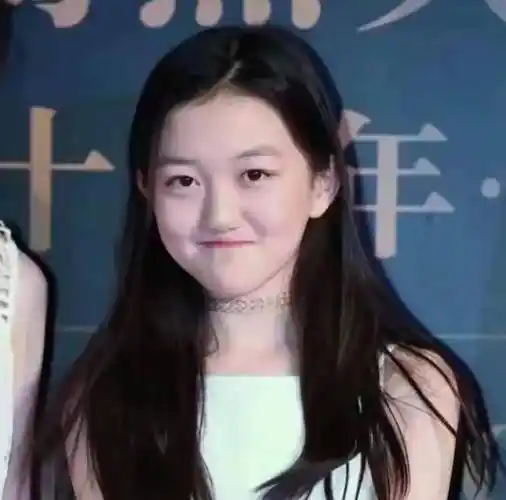 14岁李嫣越变越美,小小年纪气质出众,完全不输母亲王菲_李亚鹏_小时候