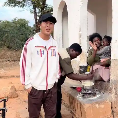 水晶老板张浩在非洲遭遇背叛,一举动暴露其真实为人_卢迪_大象_生活