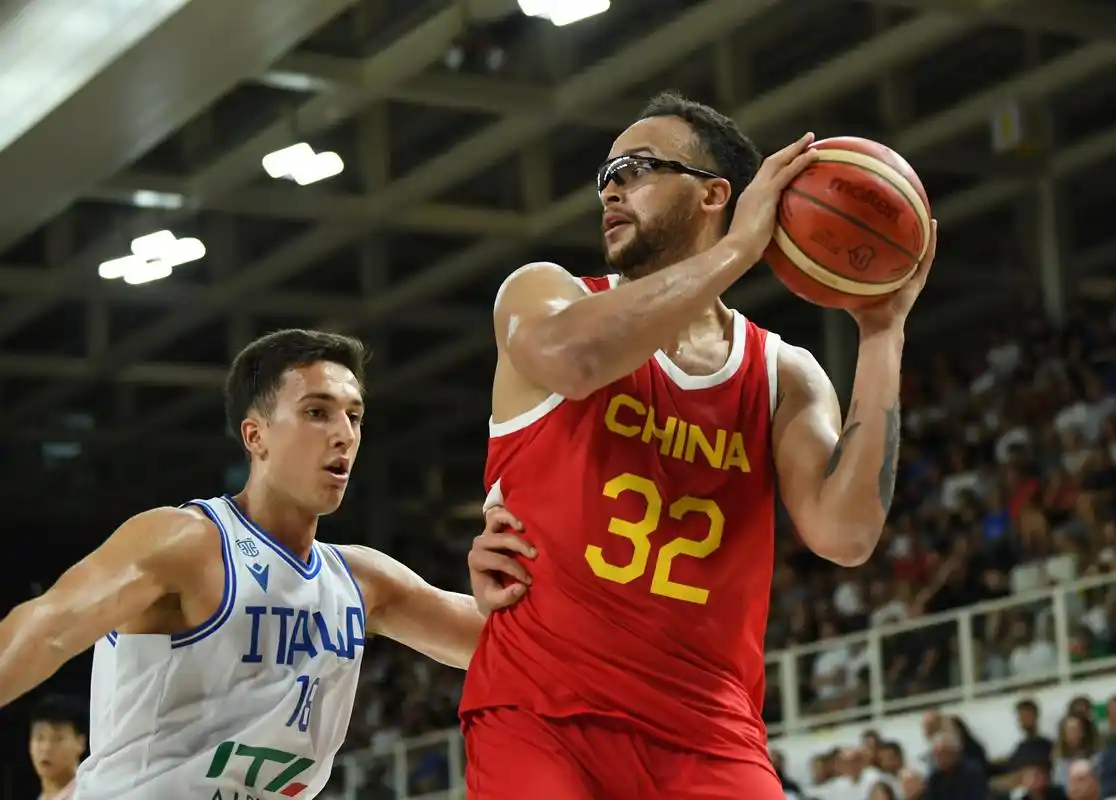 中国男篮世界杯热身赛不敌意大利 李凯尔替补登场