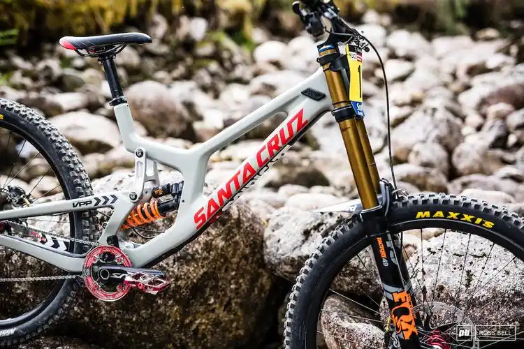 谍照抢先看!新款santa cruz v10亮相速降世界杯