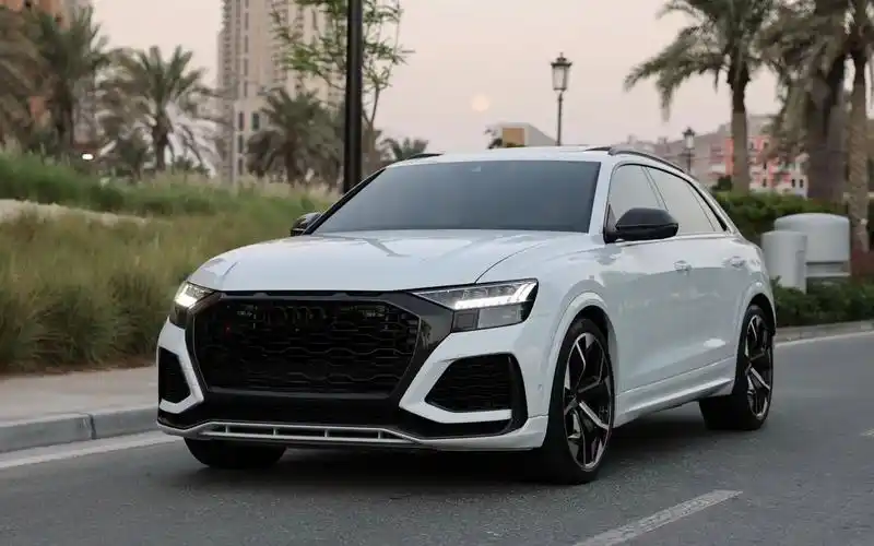 2022款奥迪rsq8 600hp v8tt | 冰川白金属漆 碳纤维套件 | 性能猛兽