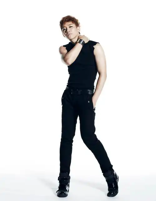 谁有2pm俊昊的这个黄色头发的单人图片,跪求