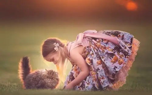 可爱的小女孩和她的猫一起玩 壁纸 - 1920x1200