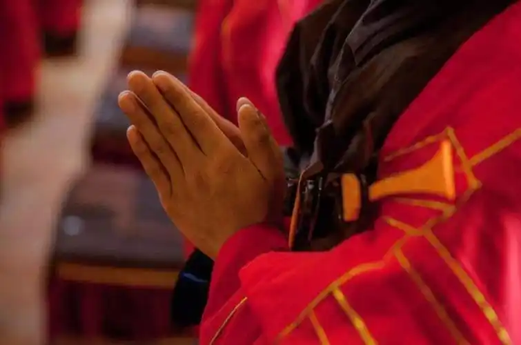 合十意思_双手合十图片_合十祈祷_合十礼-经藏网专题