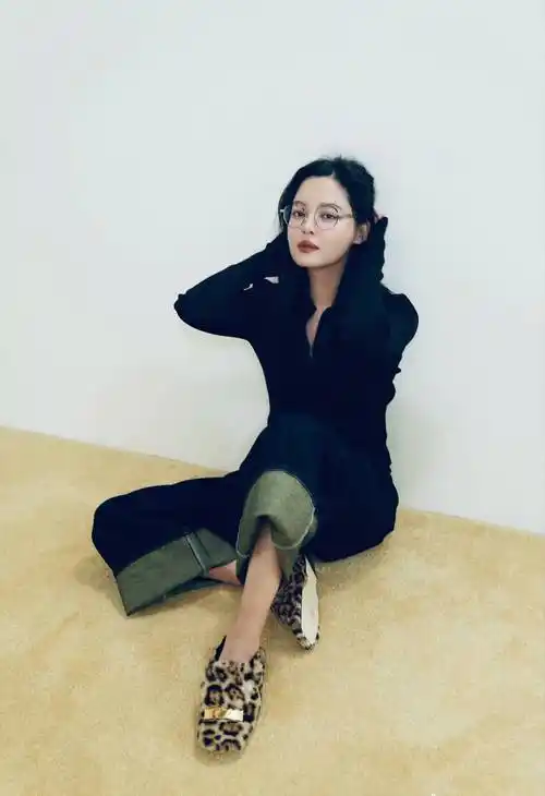 辛芷蕾冷艳气质也喜欢穿豹纹,气场强大,时尚有范