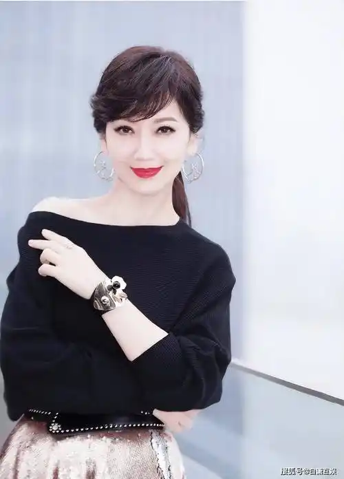 71岁的赵雅芝长得太年轻,引发了热议!