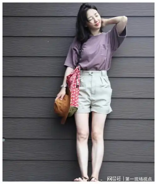 白百何晒全身照脚趾抢镜,穿短裤露白皙皮肤,脸部水肿腿粗胖太多|素颜