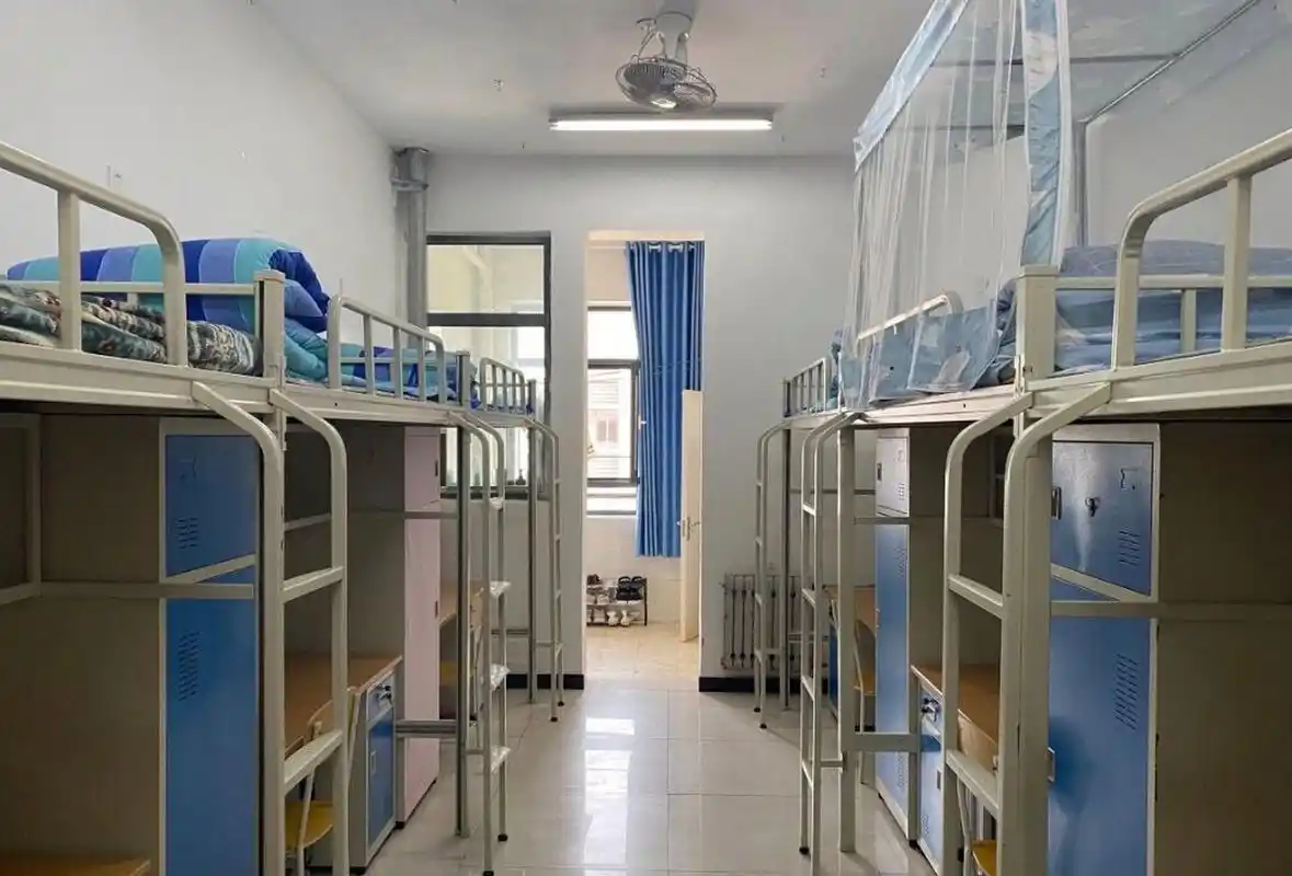 山东铝业职业学院宿舍 山东铝业职业学院的宿舍六人间还是上床下桌