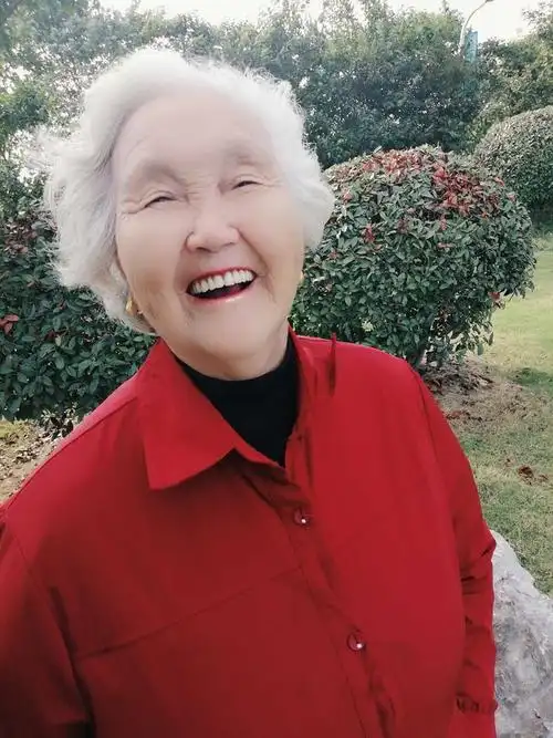 84岁老妈 笑容总是那么慈祥.
