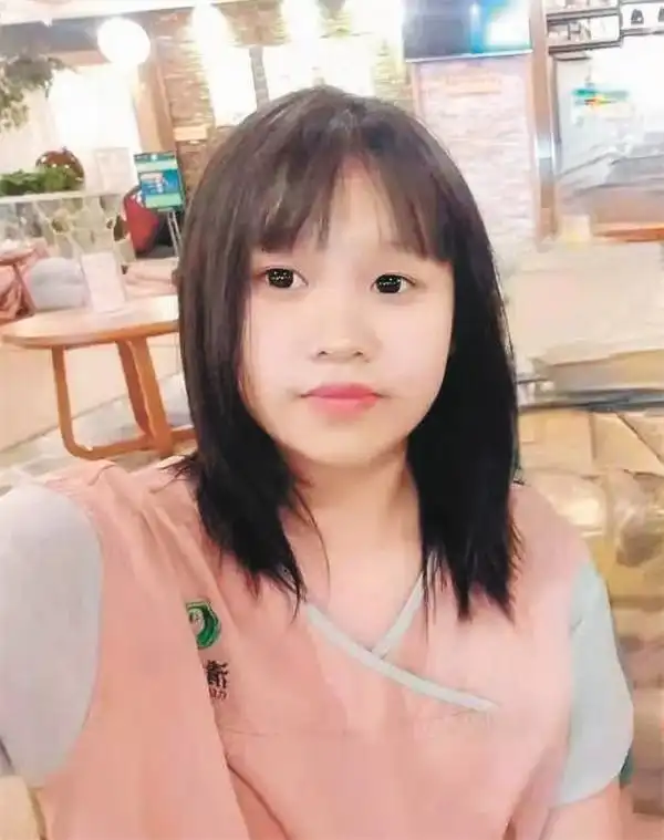 64米的14岁女孩小童从柏悦星城小区家中离开,至今未归,家人急寻.