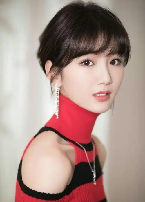 中国娱乐圈眼睛最美的女星杨幂热巴赵丽颖毛晓彤上榜