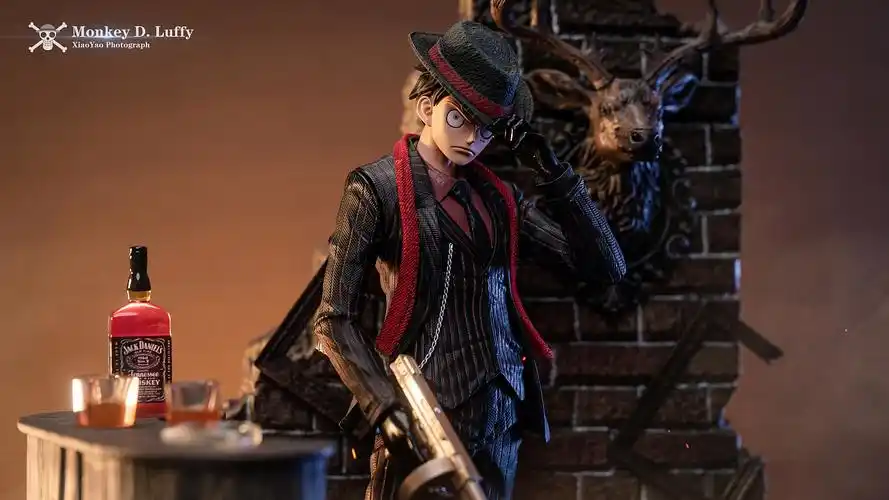 西装暴徒路飞雕像摄影|摄影|产品摄影|一个半 - 原创作品 - 站酷