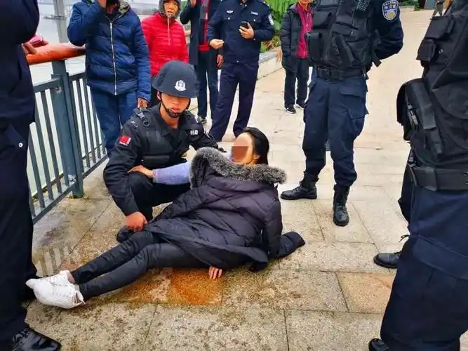 【身边好人】福州仓山党员民警勇跳闽江救起轻生女