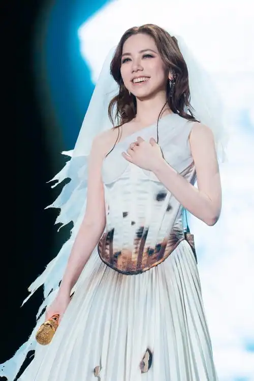 邓紫棋上海五天二十三万人##邓紫棋iamgloria世界巡回演唱会##邓紫棋