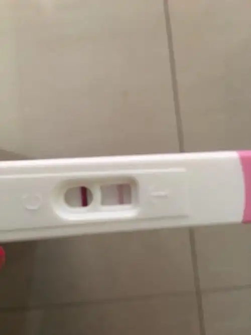 七月30号来的月经,今天用试纸才出现了一深一浅,怀孕的几率大吗?