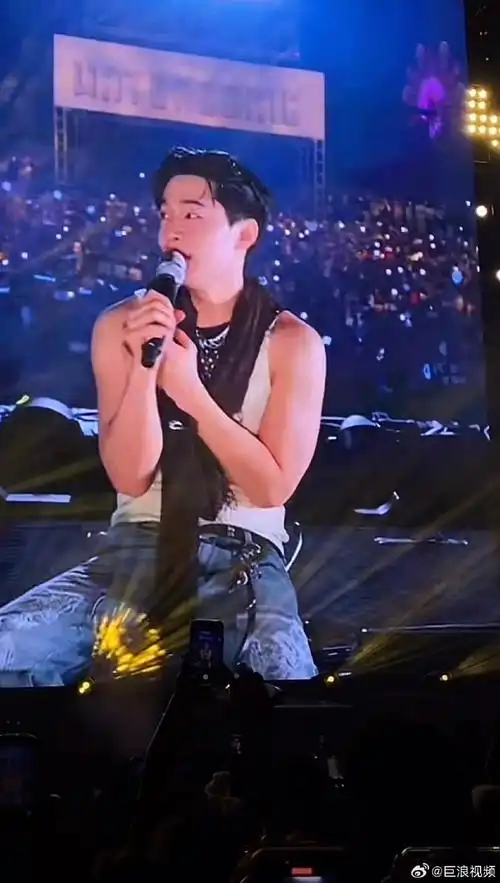 刘宪华上半身身材##刘宪华手臂肌肉