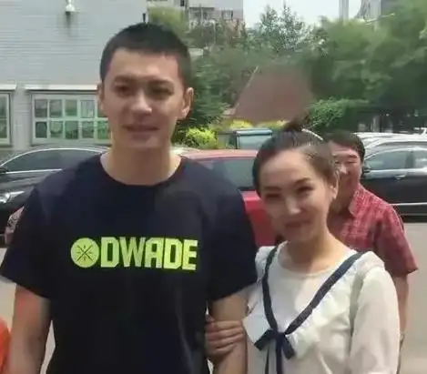 杨鸣:踢走原配,扶持小三6年,起诉妻子,能和情人修成正果吗?