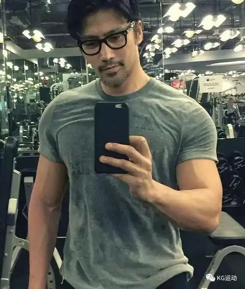 全开 当然 身材好的人衣品是不会差的 (k妹觉得他留胡子有点金城武的