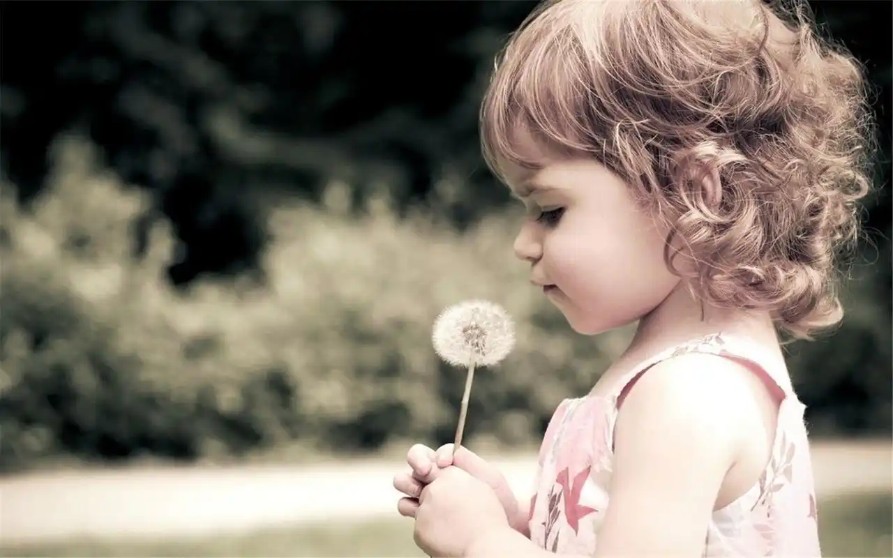欧美非主流唯美意境可爱小女孩高清桌面壁纸(1)