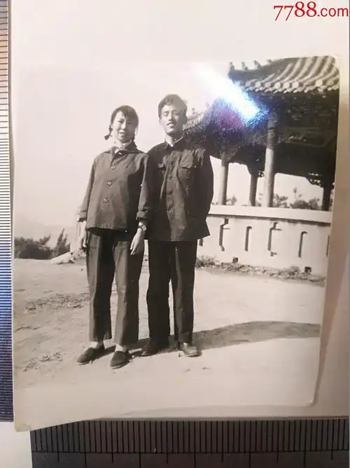 60--70年代照----小夫妻-老照片-7788票证网