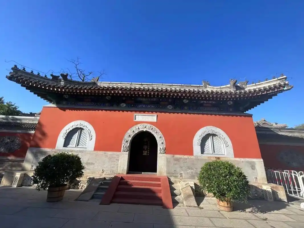 位于北京圆明园南门西侧的正觉寺,建于唐开元年间,初名开元寺, - 抖音