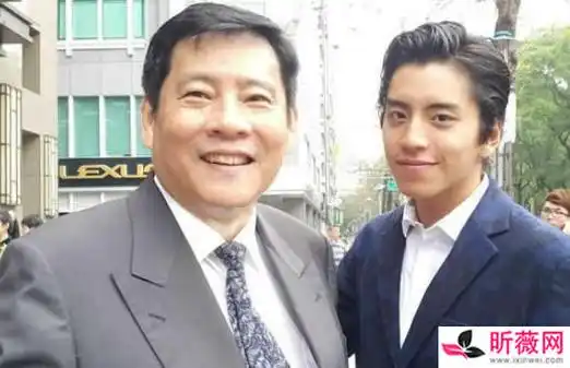 但是据说王大陆家是真的是很有钱,家世显赫