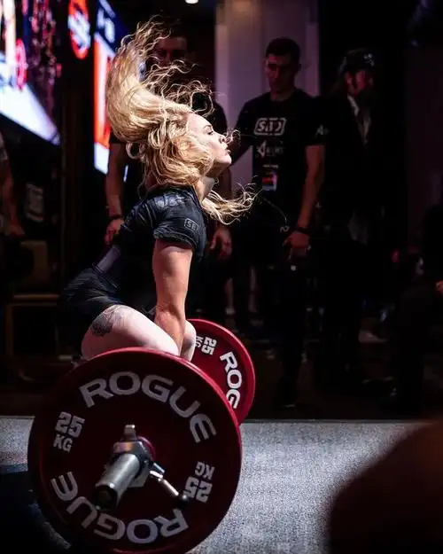 原始与装备力量举比赛到底是什么带你了解两者区别