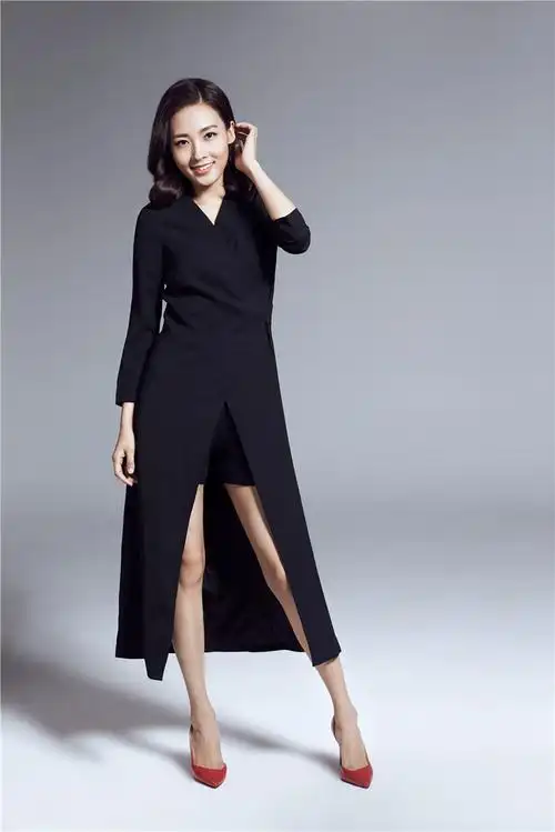 郑罗茜时尚大片曝光 长腿逆天变身pose女王