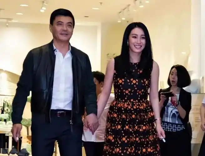 唐静:前夫和秦海璐结婚后,独自陪儿子长大,如今的选择令人泪目