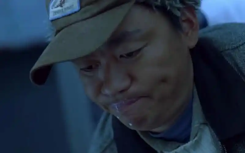 一桶牛奶不让带上飞机,当众喝完.徐峥直呼人才