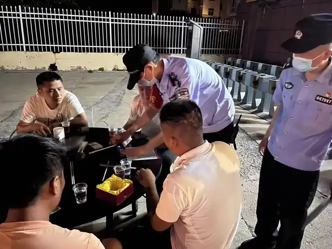 鹤壁市鹤山区中山路派出所开展打架成本法制宣传