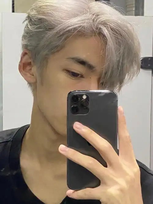 广州男士发型设计 亚麻灰棕色 偏灰奶茶色系很显白洗完掉色也好看的发