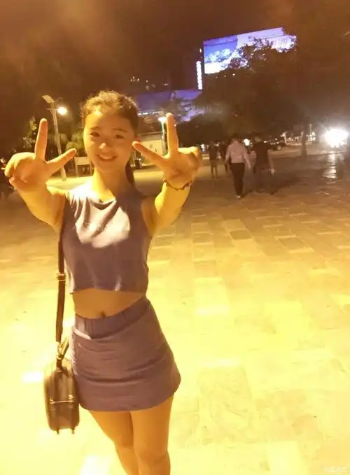 我家行爷晒女朋友生活照觉得好看就赞一个