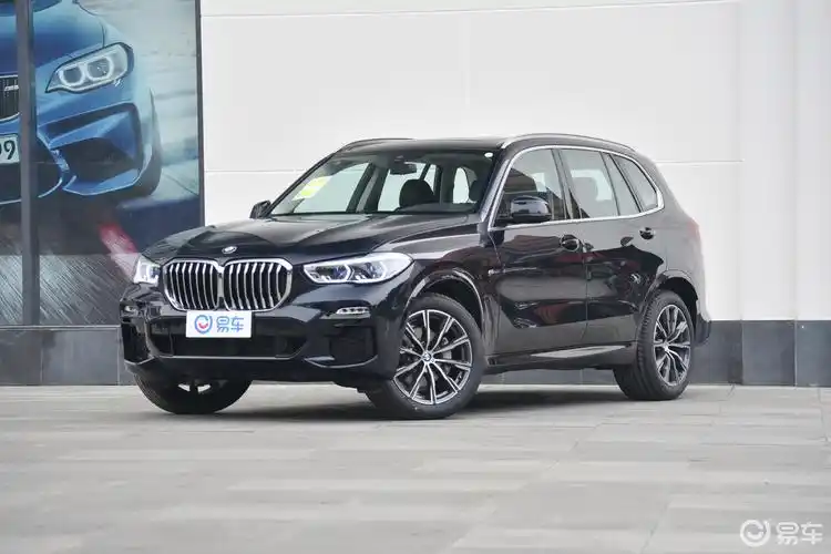 【宝马x52019款xdrive40i m运动套装侧前45度车头向左水平汽车图片