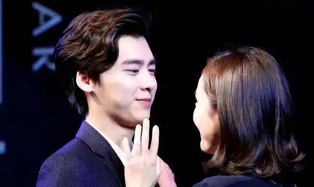 用杨幂吸人气,《快本》和吴昕炒cp,李易峰骗了多少人?_网友_因为_关系