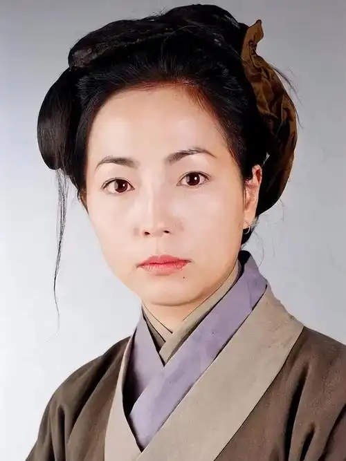 58岁石榴姐定居内地前任去世现任是富豪豪宅被扒超三千万