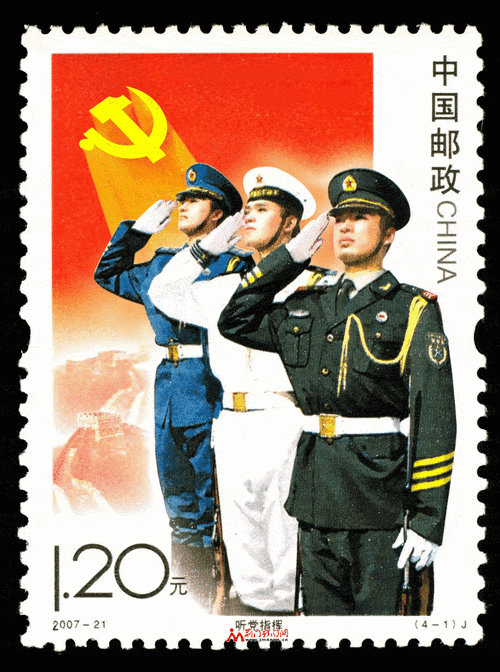 纪念邮票的主题,分别以身穿新礼服的三军仪仗队队员敬礼造型,抗洪抢险