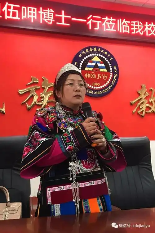 美国密西根大学伍呷博士到我县开展双语教学专题调研