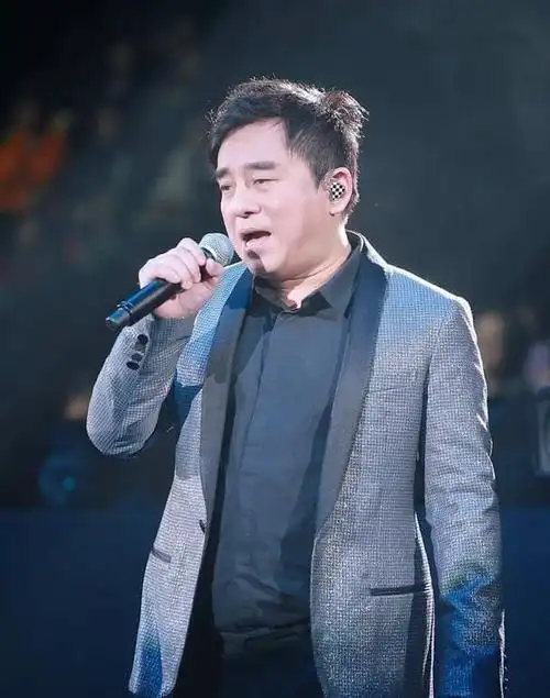 56岁吕方为迎接新生儿豪掷千金小屋换大屋常年四处登台身家过亿